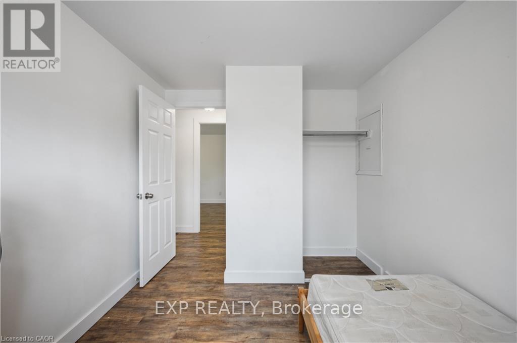 Upper - 53 Karen Walk, Waterloo, Ontario  N2L 5X1 - Photo 20 - X12535248