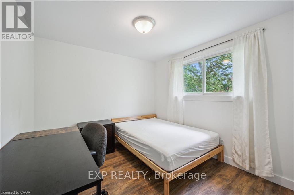 Upper - 53 Karen Walk, Waterloo, Ontario  N2L 5X1 - Photo 21 - X12535248