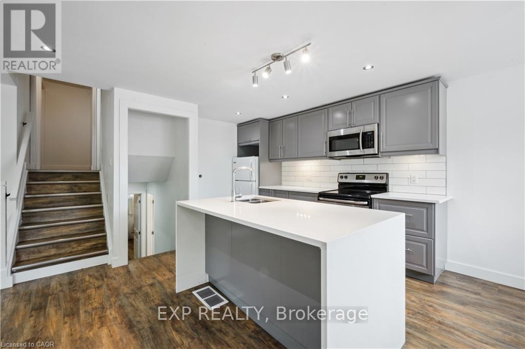 Upper - 53 Karen Walk, Waterloo, Ontario  N2L 5X1 - Photo 10 - X12535248