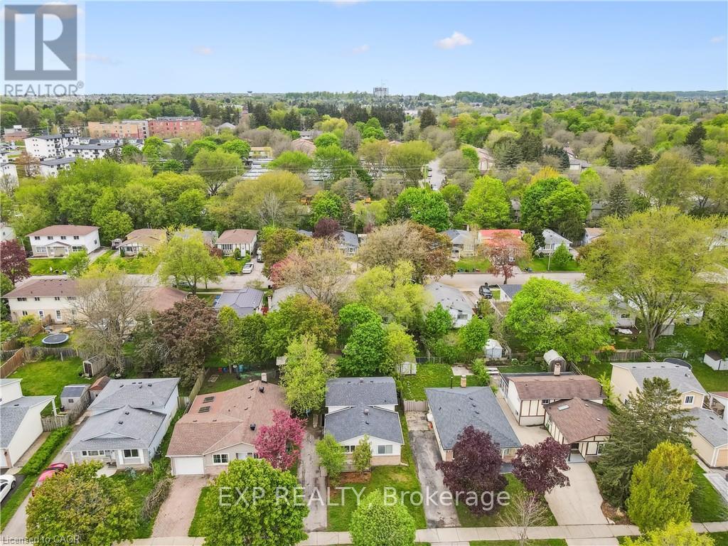 Upper - 53 Karen Walk, Waterloo, Ontario  N2L 5X1 - Photo 3 - X12535248