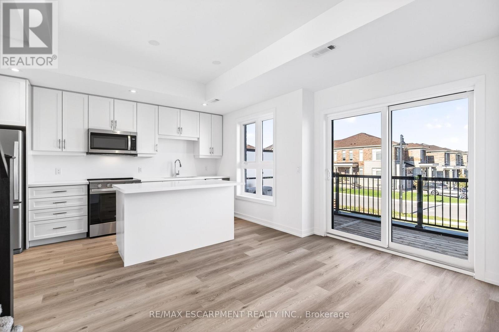 33 - 70 Kenesky Drive, Hamilton, Ontario  L8B 2A9 - Photo 10 - X12535432