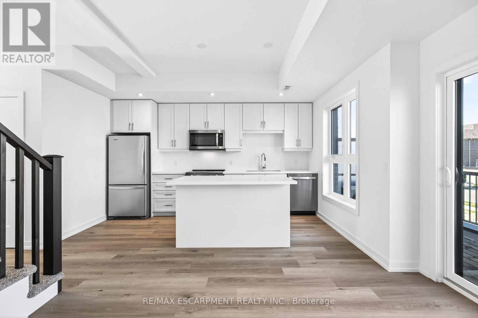 33 - 70 Kenesky Drive, Hamilton, Ontario  L8B 2A9 - Photo 11 - X12535432