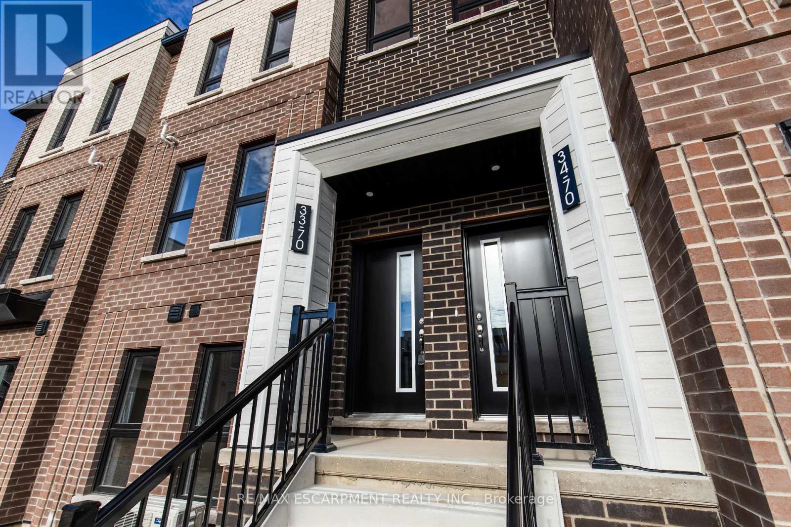 33 - 70 Kenesky Drive, Hamilton, Ontario  L8B 2A9 - Photo 2 - X12535432