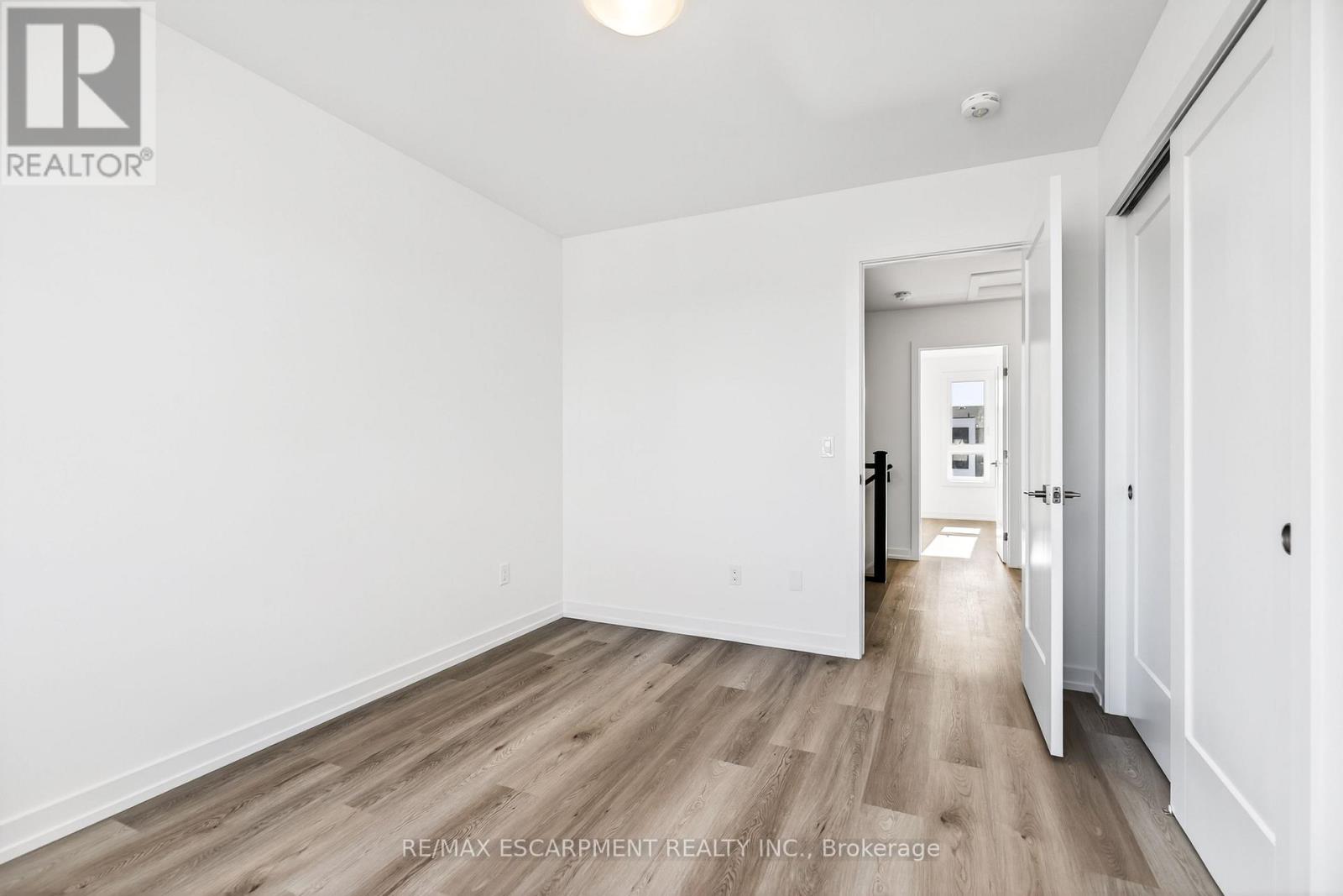 33 - 70 Kenesky Drive, Hamilton, Ontario  L8B 2A9 - Photo 20 - X12535432