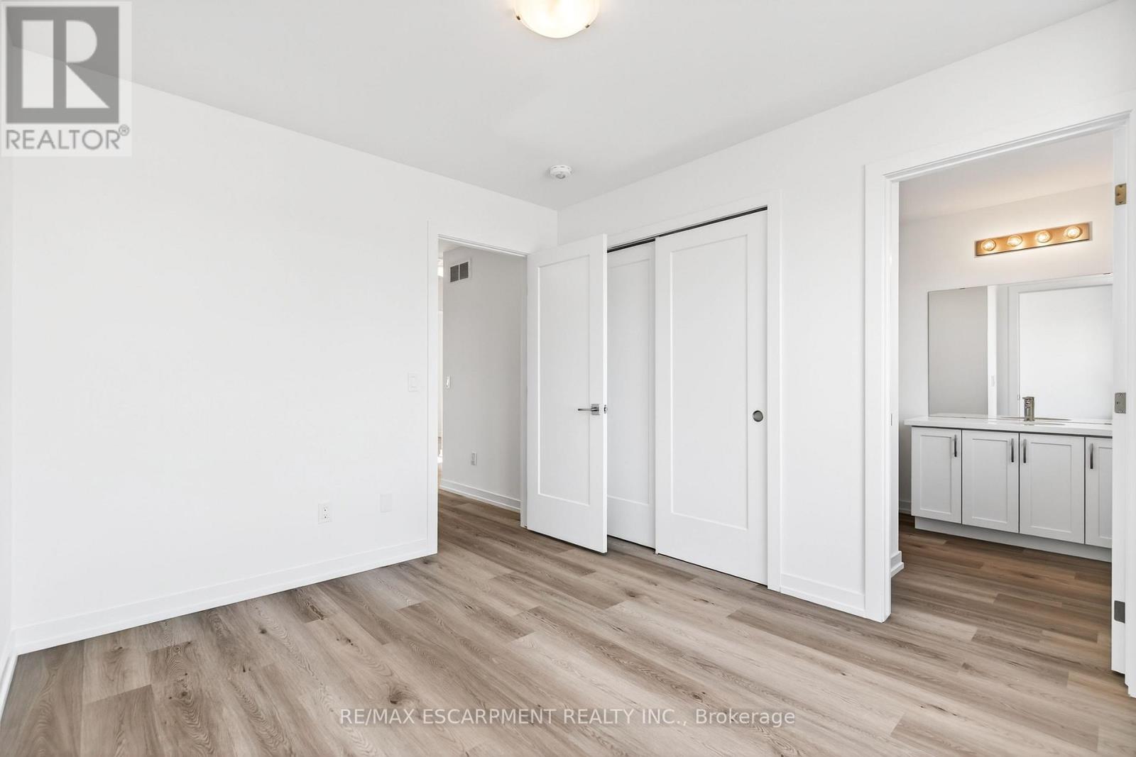 33 - 70 Kenesky Drive, Hamilton, Ontario  L8B 2A9 - Photo 21 - X12535432