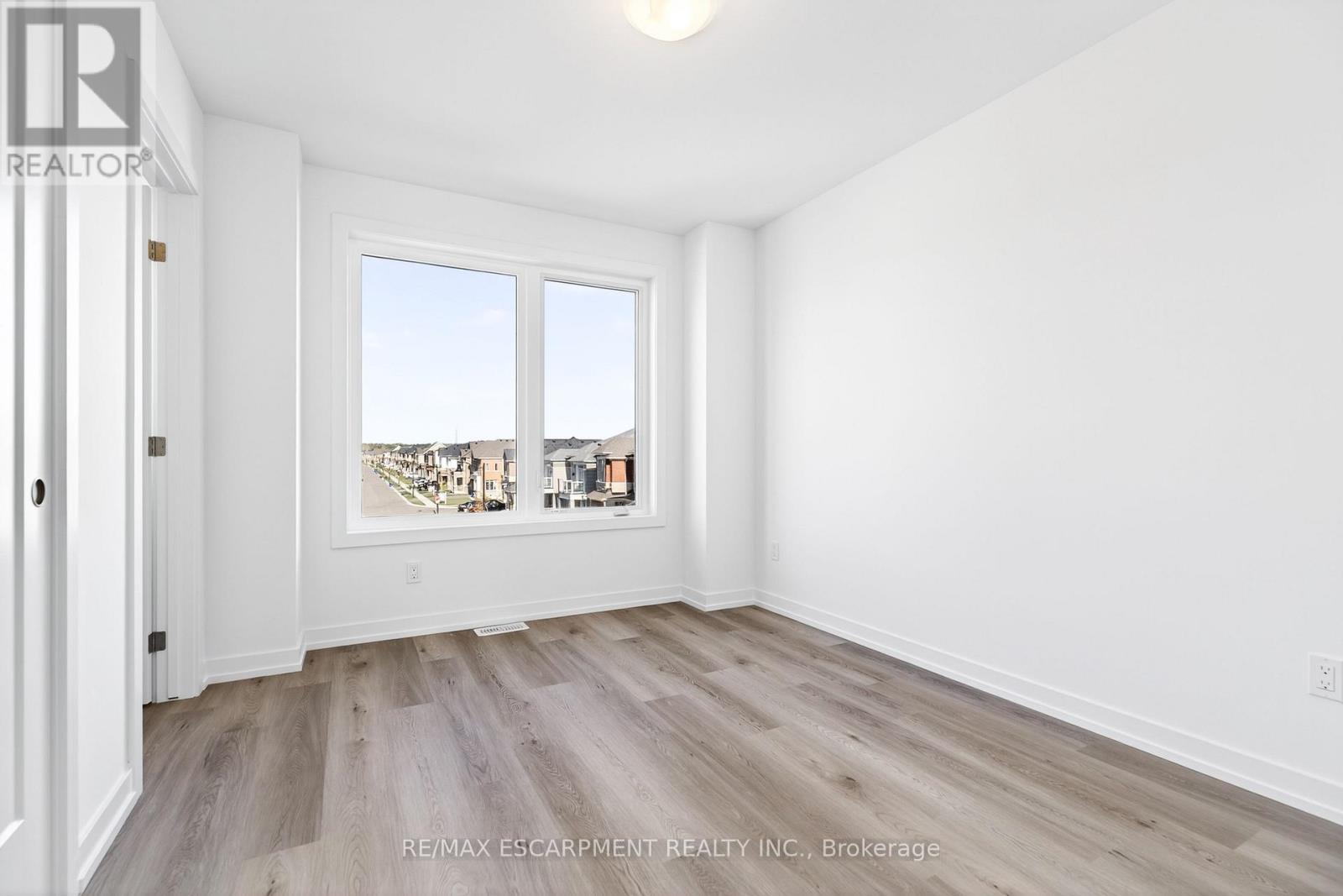 33 - 70 Kenesky Drive, Hamilton, Ontario  L8B 2A9 - Photo 22 - X12535432