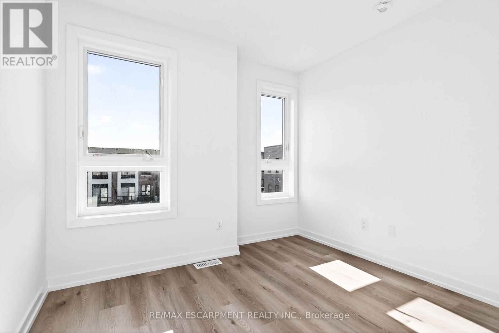 33 - 70 Kenesky Drive, Hamilton, Ontario  L8B 2A9 - Photo 27 - X12535432