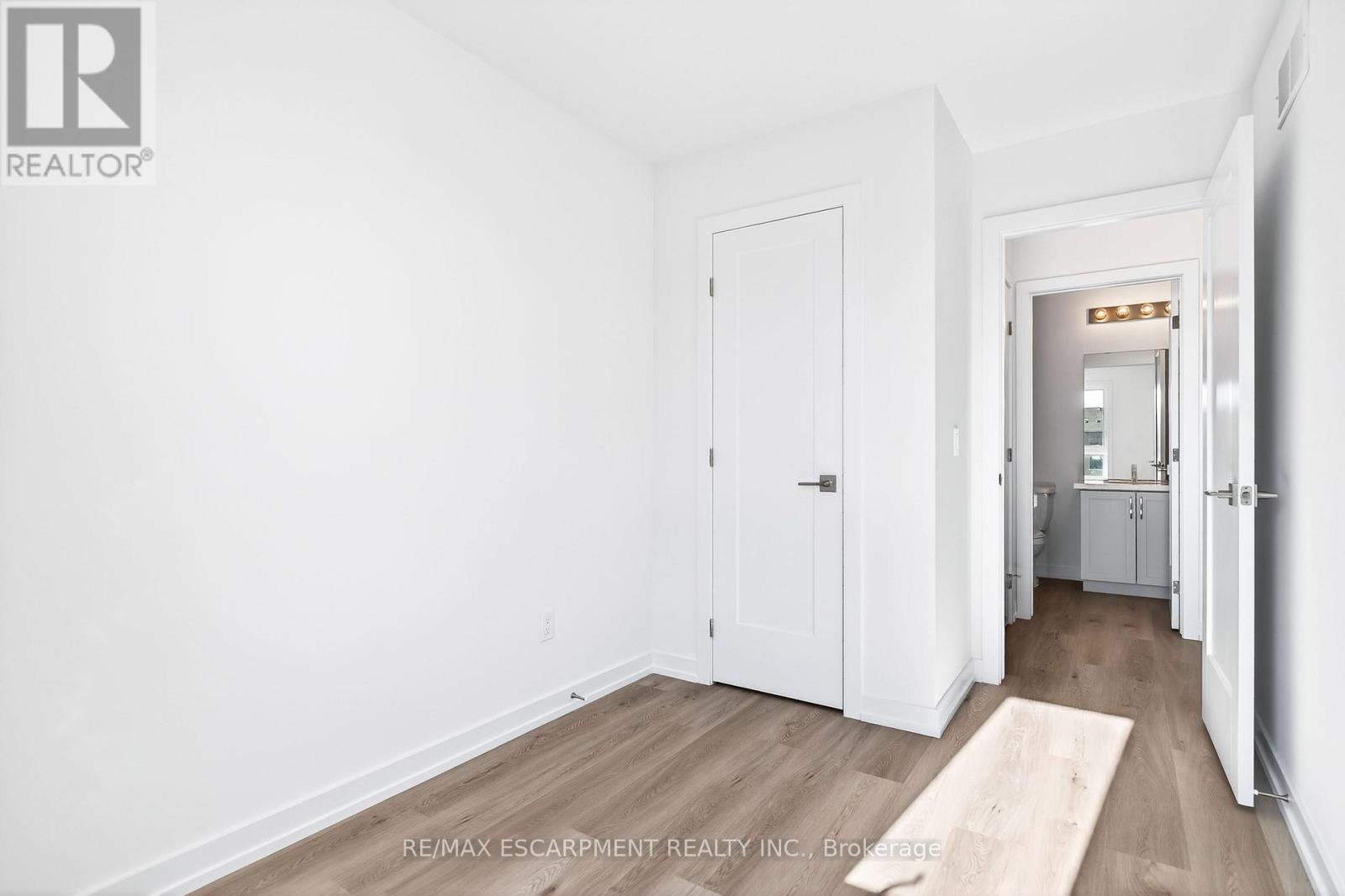 33 - 70 Kenesky Drive, Hamilton, Ontario  L8B 2A9 - Photo 28 - X12535432