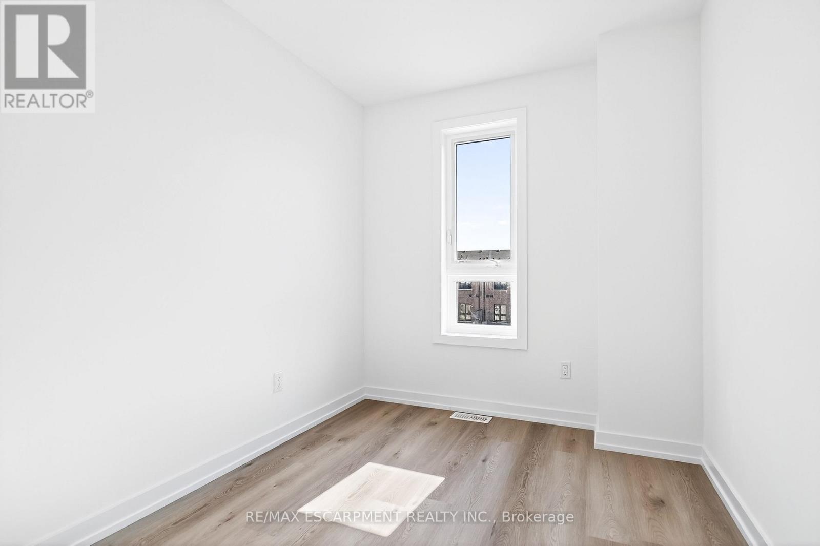 33 - 70 Kenesky Drive, Hamilton, Ontario  L8B 2A9 - Photo 29 - X12535432