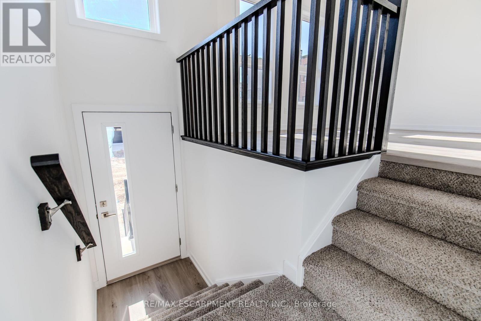 33 - 70 Kenesky Drive, Hamilton, Ontario  L8B 2A9 - Photo 3 - X12535432