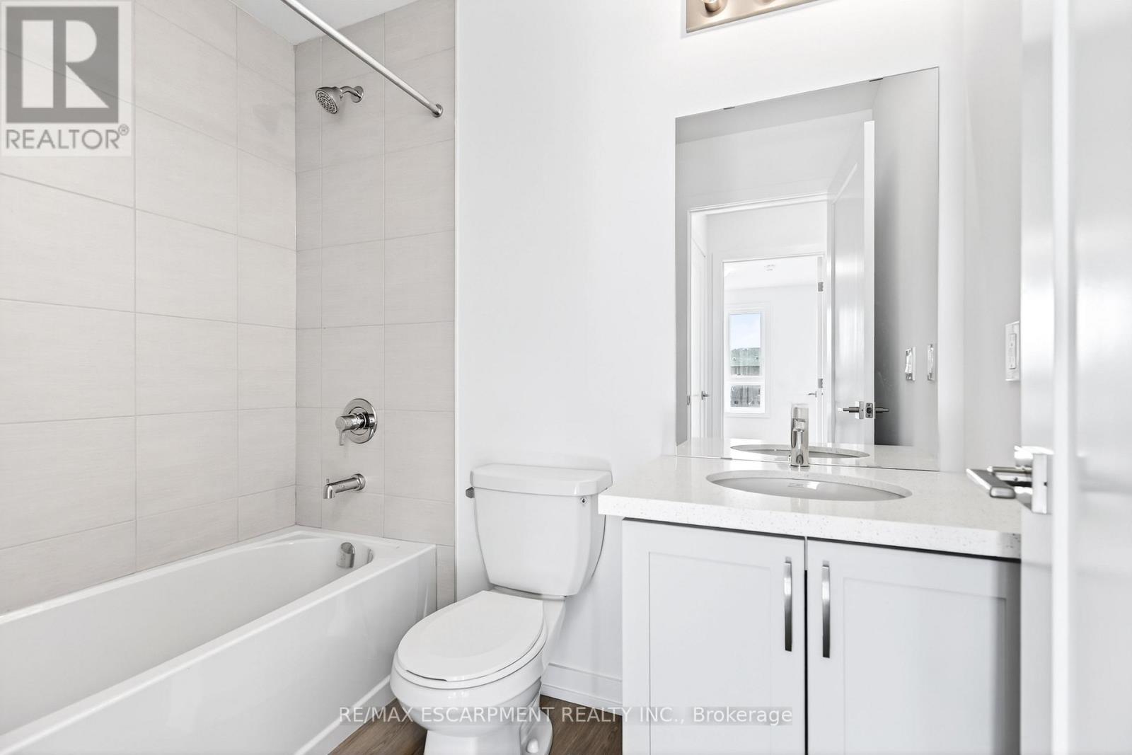 33 - 70 Kenesky Drive, Hamilton, Ontario  L8B 2A9 - Photo 31 - X12535432