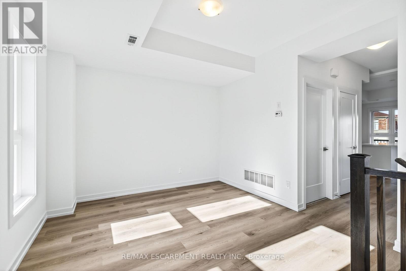 33 - 70 Kenesky Drive, Hamilton, Ontario  L8B 2A9 - Photo 5 - X12535432