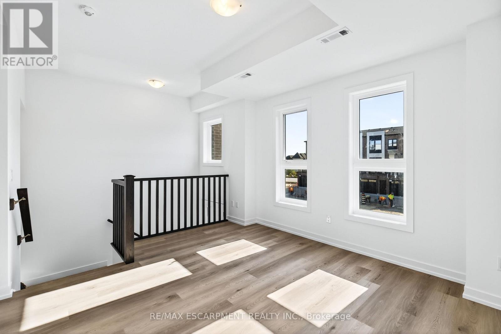 33 - 70 Kenesky Drive, Hamilton, Ontario  L8B 2A9 - Photo 6 - X12535432