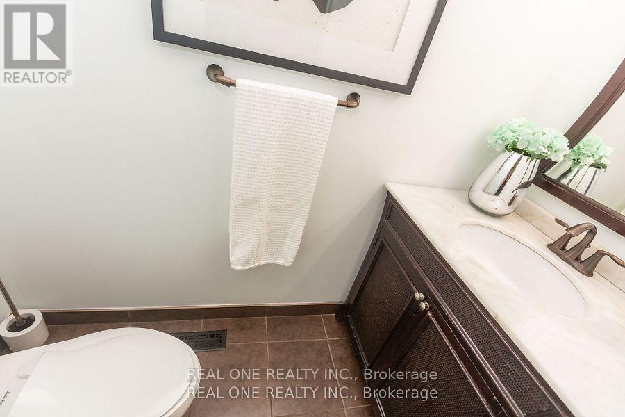 31 Cougar Court, Richmond Hill, Ontario  L4S 1H7 - Photo 14 - N12535444