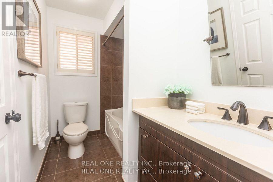 31 Cougar Court, Richmond Hill, Ontario  L4S 1H7 - Photo 19 - N12535444