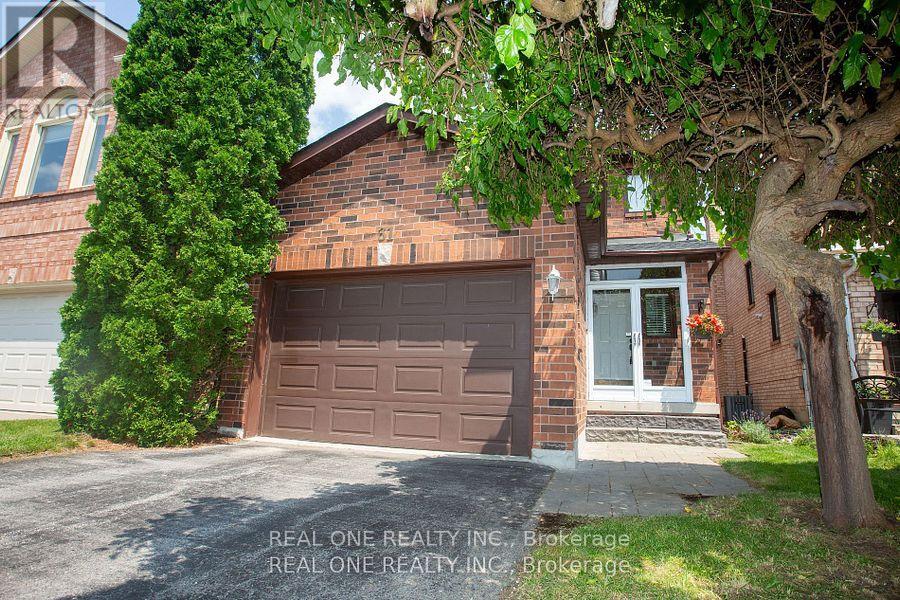 31 Cougar Court, Richmond Hill, Ontario  L4S 1H7 - Photo 2 - N12535444