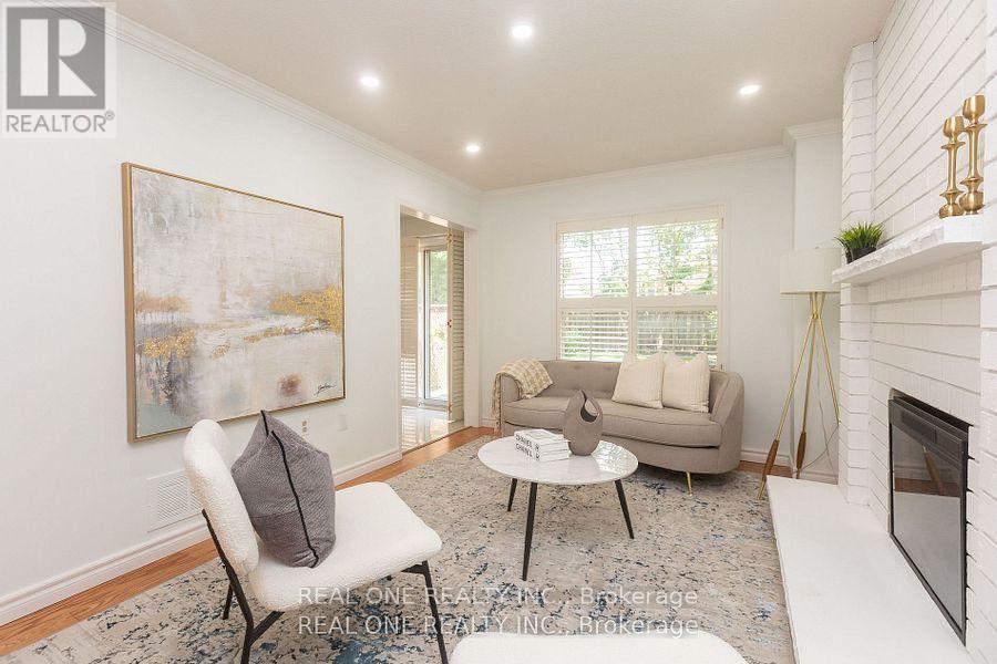 31 Cougar Court, Richmond Hill, Ontario  L4S 1H7 - Photo 4 - N12535444