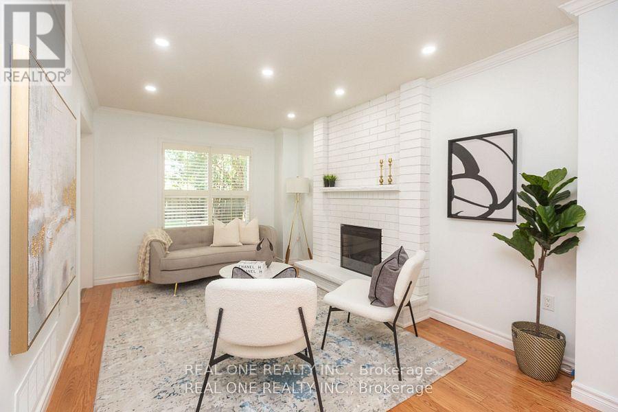 31 Cougar Court, Richmond Hill, Ontario  L4S 1H7 - Photo 5 - N12535444