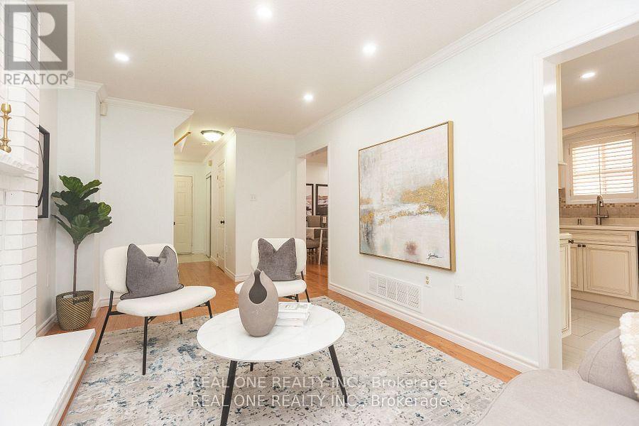 31 Cougar Court, Richmond Hill, Ontario  L4S 1H7 - Photo 6 - N12535444