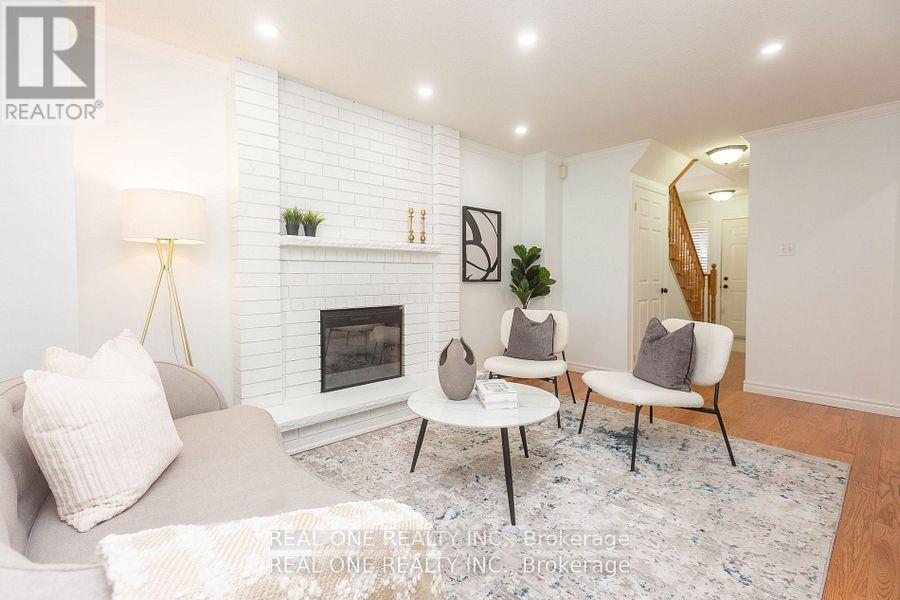 31 Cougar Court, Richmond Hill, Ontario  L4S 1H7 - Photo 7 - N12535444