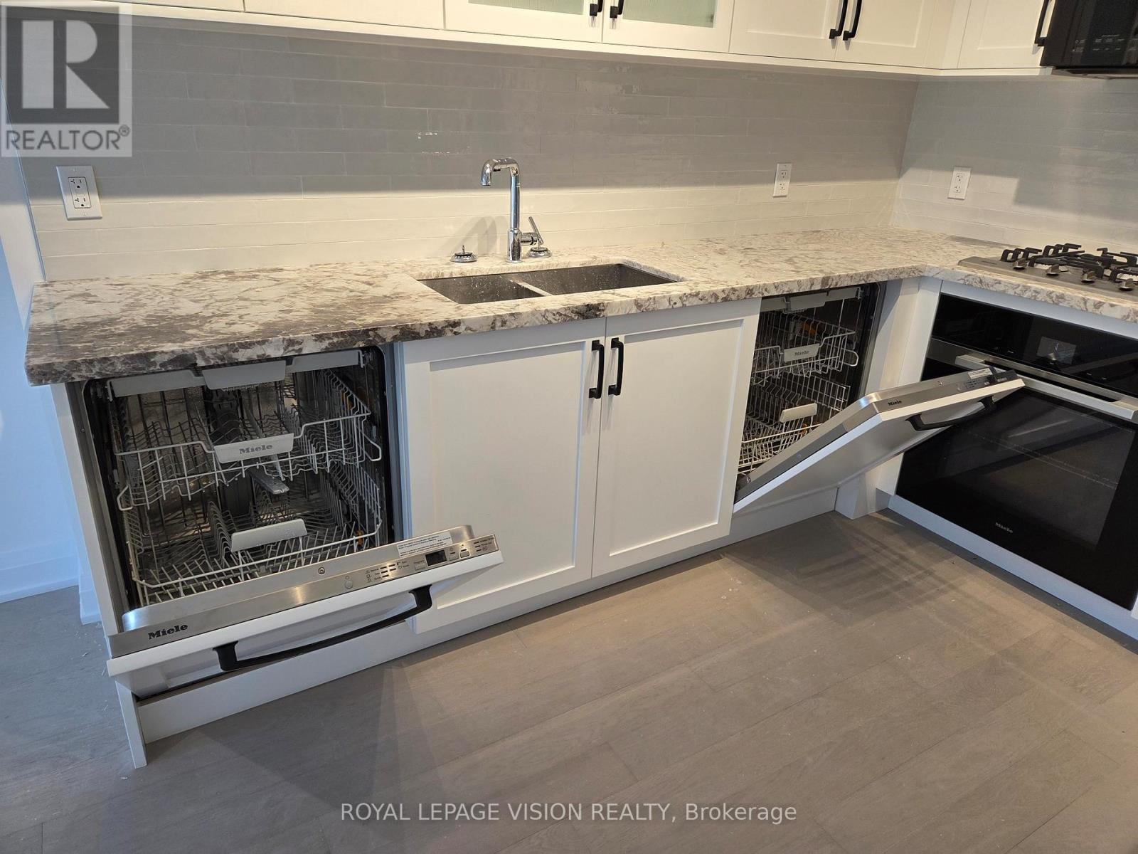 313 - 505 Glencairn Avenue, Toronto, Ontario  M6B 0B2 - Photo 3 - C12526344