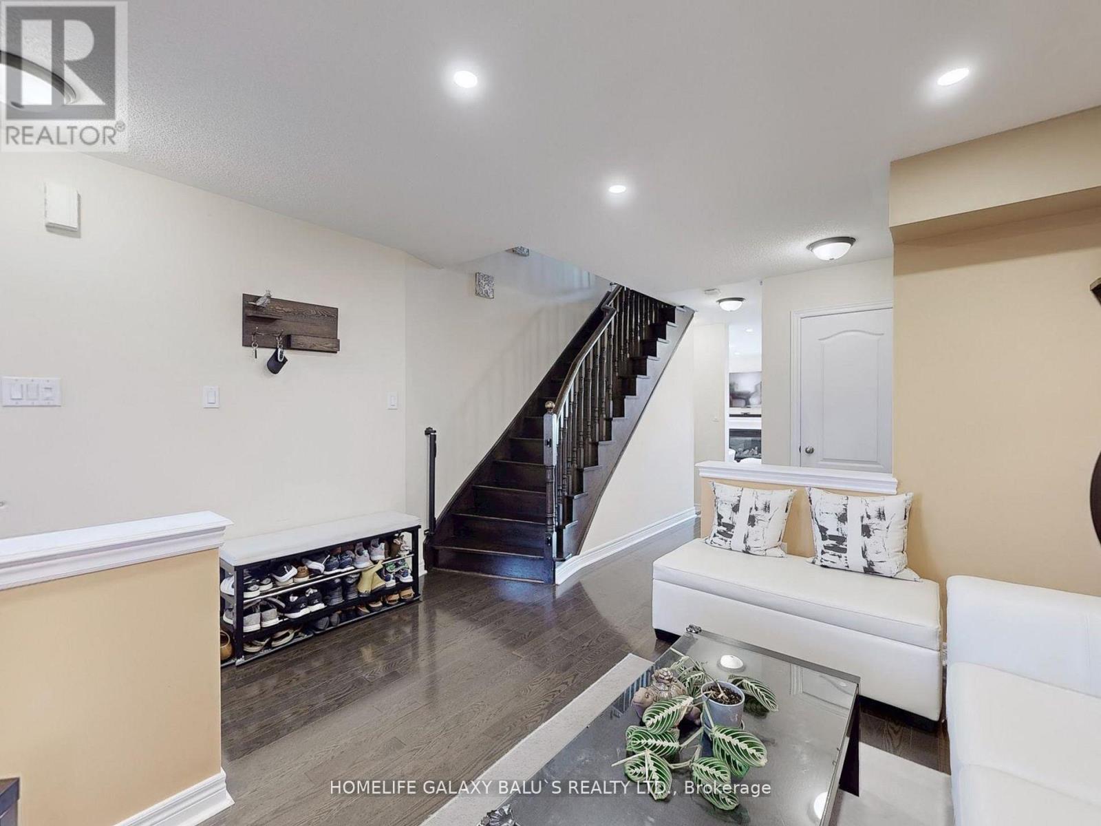 493 Nairn Circle, Milton, Ontario  L9T 8A7 - Photo 5 - W12535446