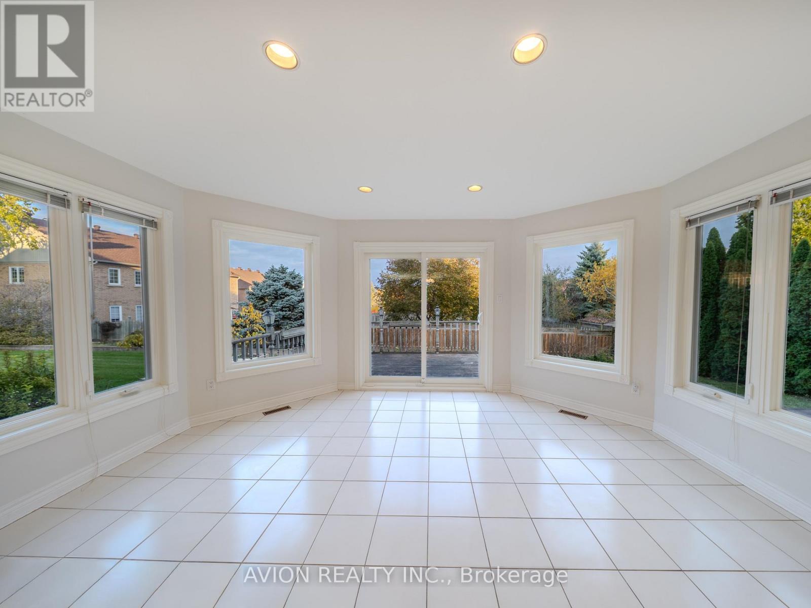 103 Spadina Road, Richmond Hill, Ontario L4B 2Y9 - Photo 5 - N12534938