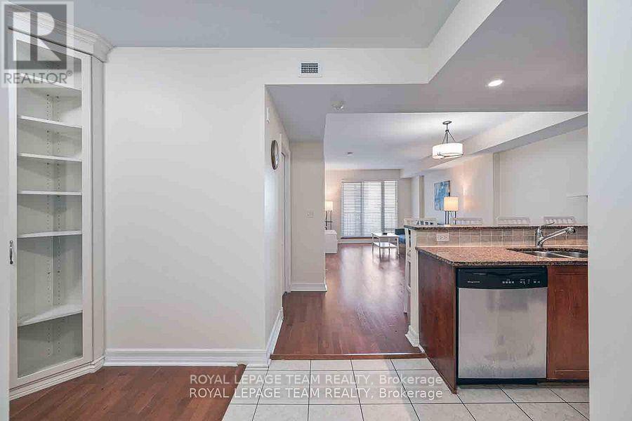 909 - 200 Besserer Street, Ottawa, Ontario  K1N 0A7 - Photo 23 - X12535490