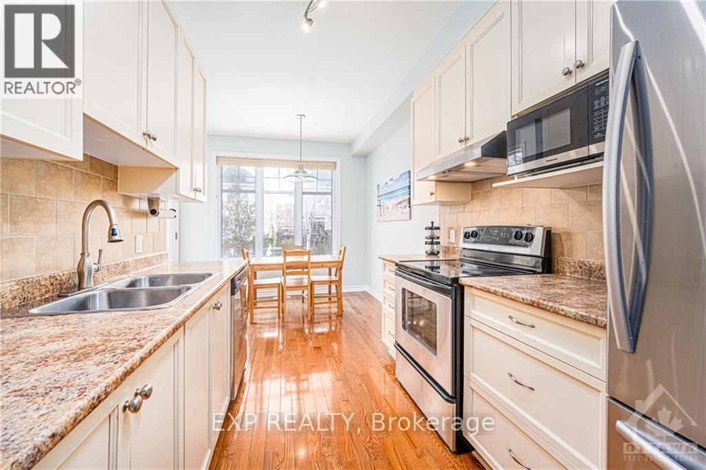 4163 Kelly Farm Drive, Ottawa, Ontario  K1T 4H8 - Photo 12 - X12535492