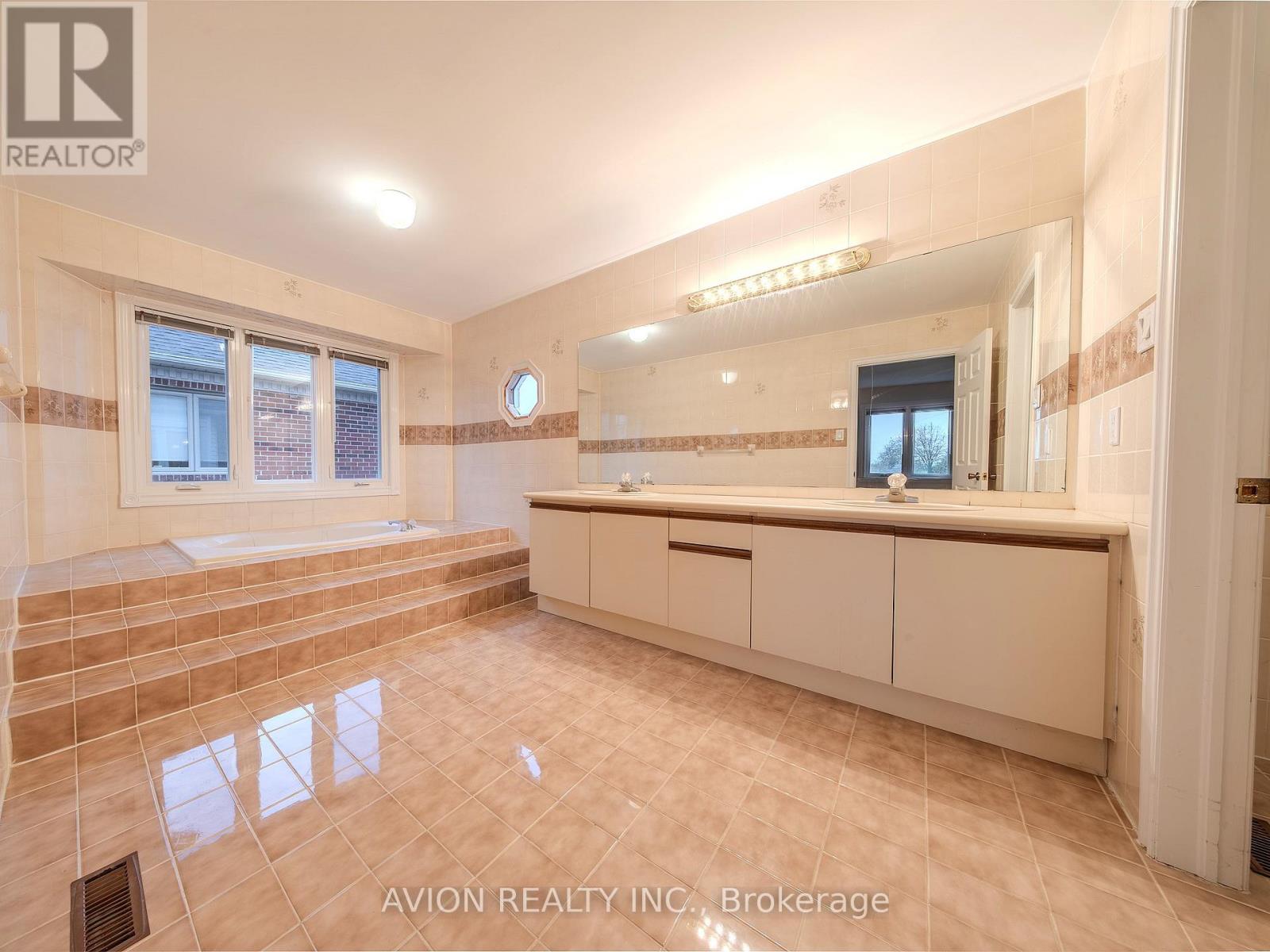 103 Spadina Road, Richmond Hill, Ontario L4B 2Y9 - Photo 23 - N12534938