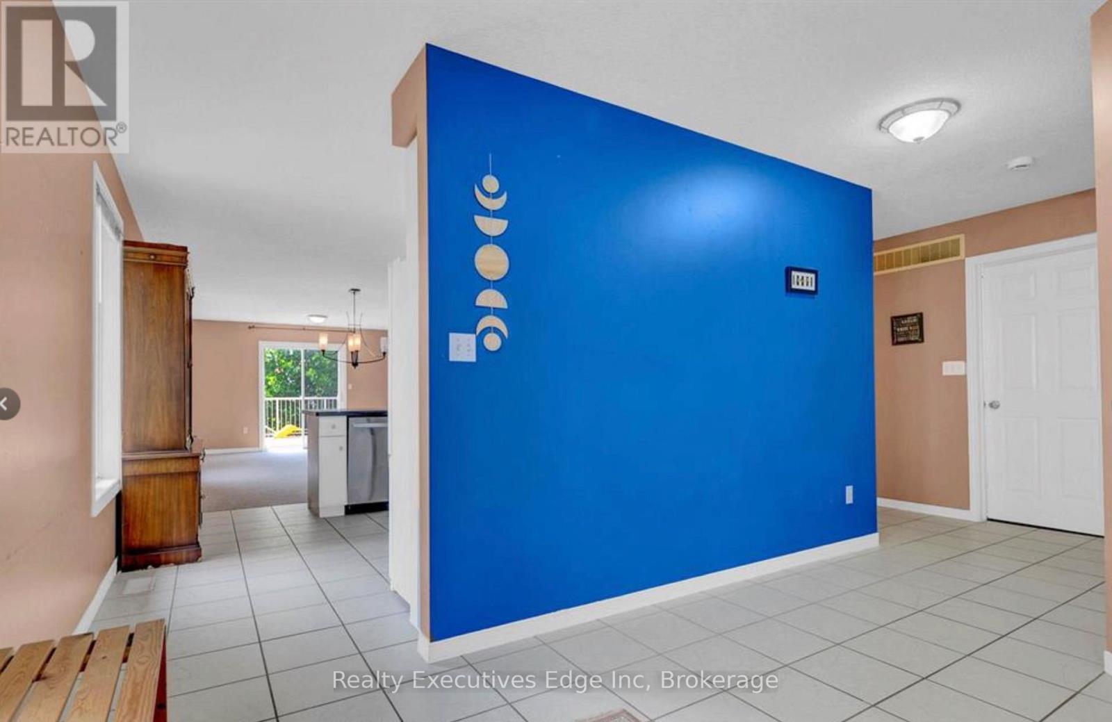 A - 276 Watson Parkway N, Guelph, Ontario  N1E 7J5 - Photo 2 - X12535468