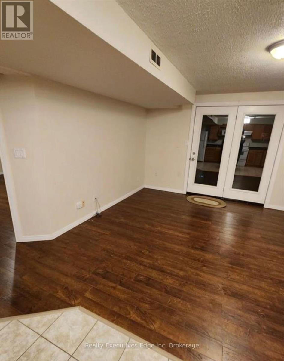 B - 276 Watson Parkway N, Guelph, Ontario  N1E 7J5 - Photo 2 - X12535476