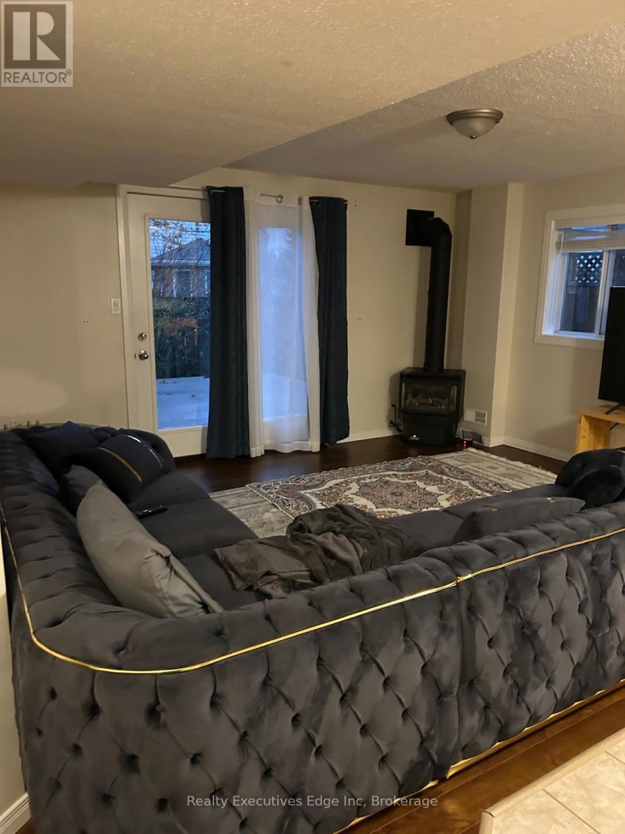 B - 276 Watson Parkway N, Guelph, Ontario  N1E 7J5 - Photo 5 - X12535476