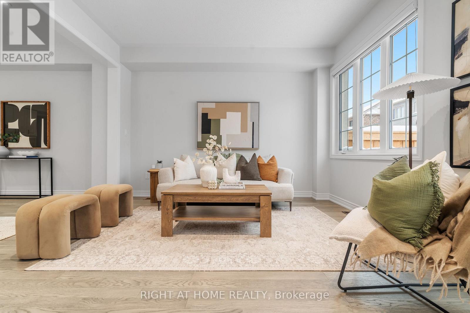 86 Cupples Farm Lane, East Gwillimbury, Ontario  L0G 1M0 - Photo 10 - N12535472