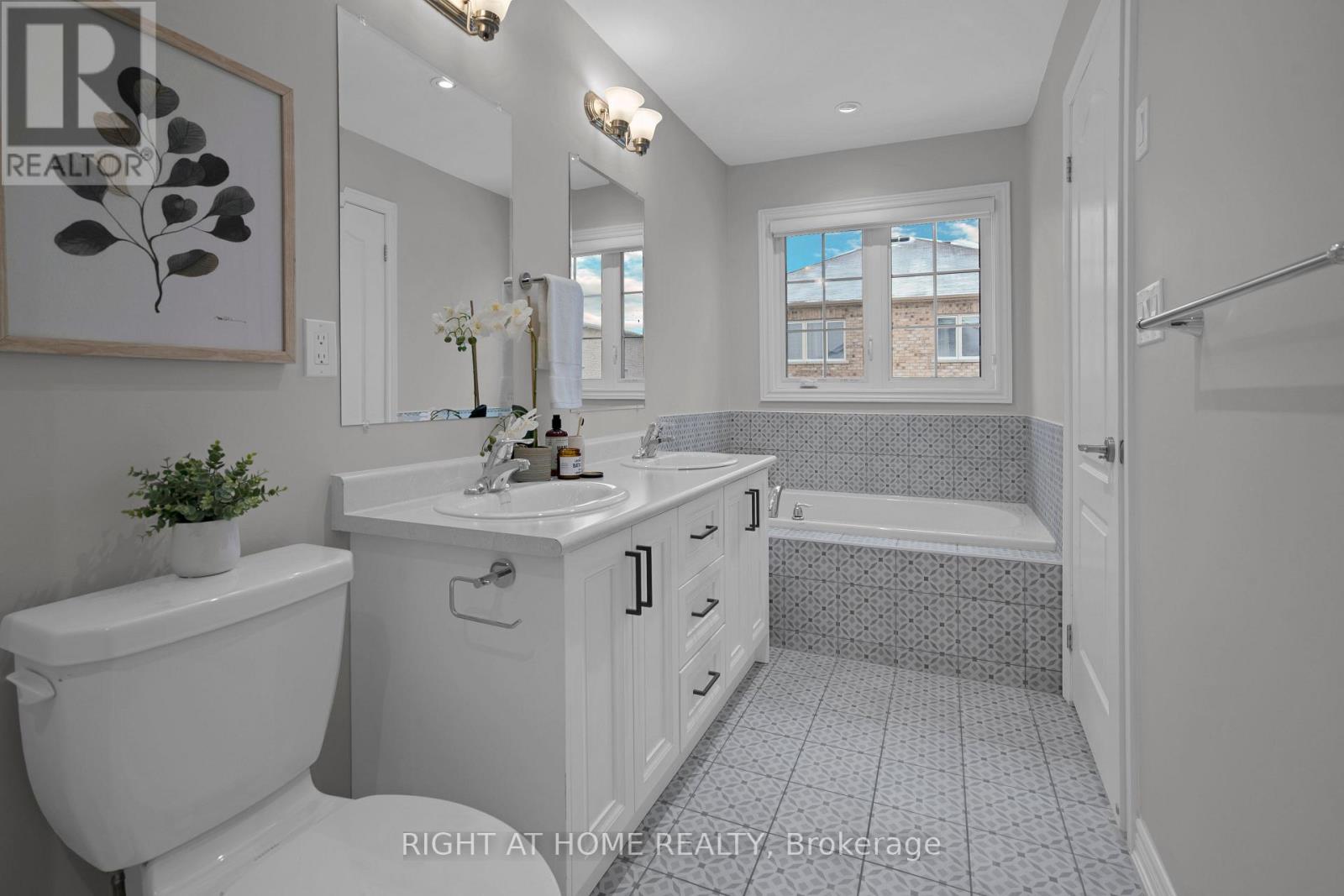 86 Cupples Farm Lane, East Gwillimbury, Ontario  L0G 1M0 - Photo 27 - N12535472