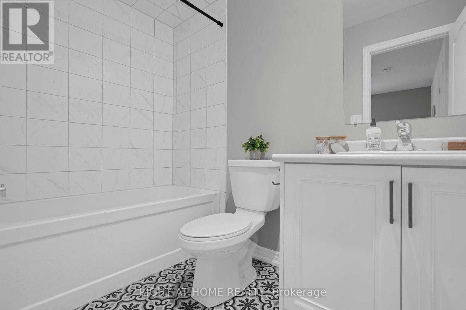 86 Cupples Farm Lane, East Gwillimbury, Ontario  L0G 1M0 - Photo 29 - N12535472