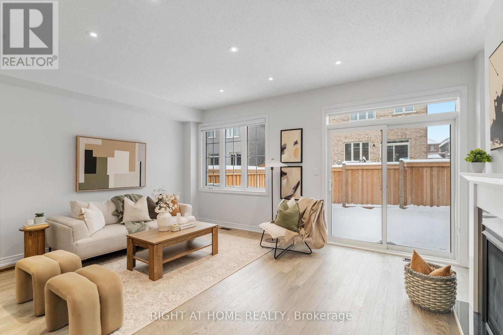 86 Cupples Farm Lane, East Gwillimbury, Ontario  L0G 1M0 - Photo 8 - N12535472