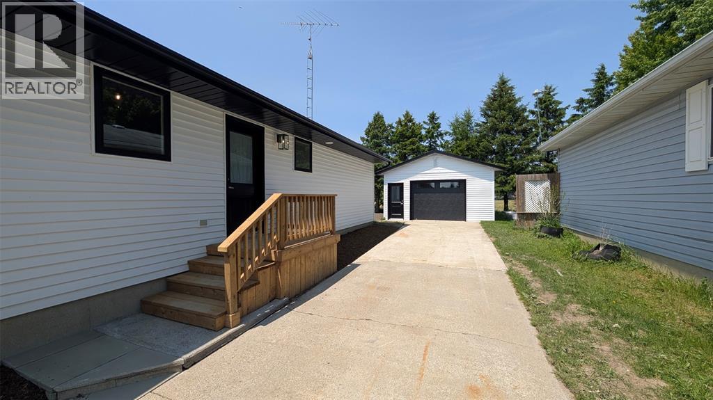 2761 Oil Heritage Road Unit# 20, Oil Springs, Ontario  N0N 1P0 - Photo 3 - 25013901