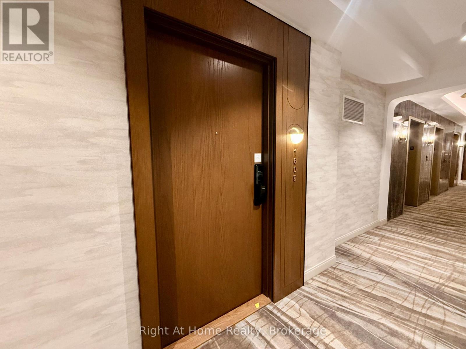 1609 - 3240 William Coltson Avenue, Oakville, Ontario  L6H 8C8 - Photo 2 - W12535518