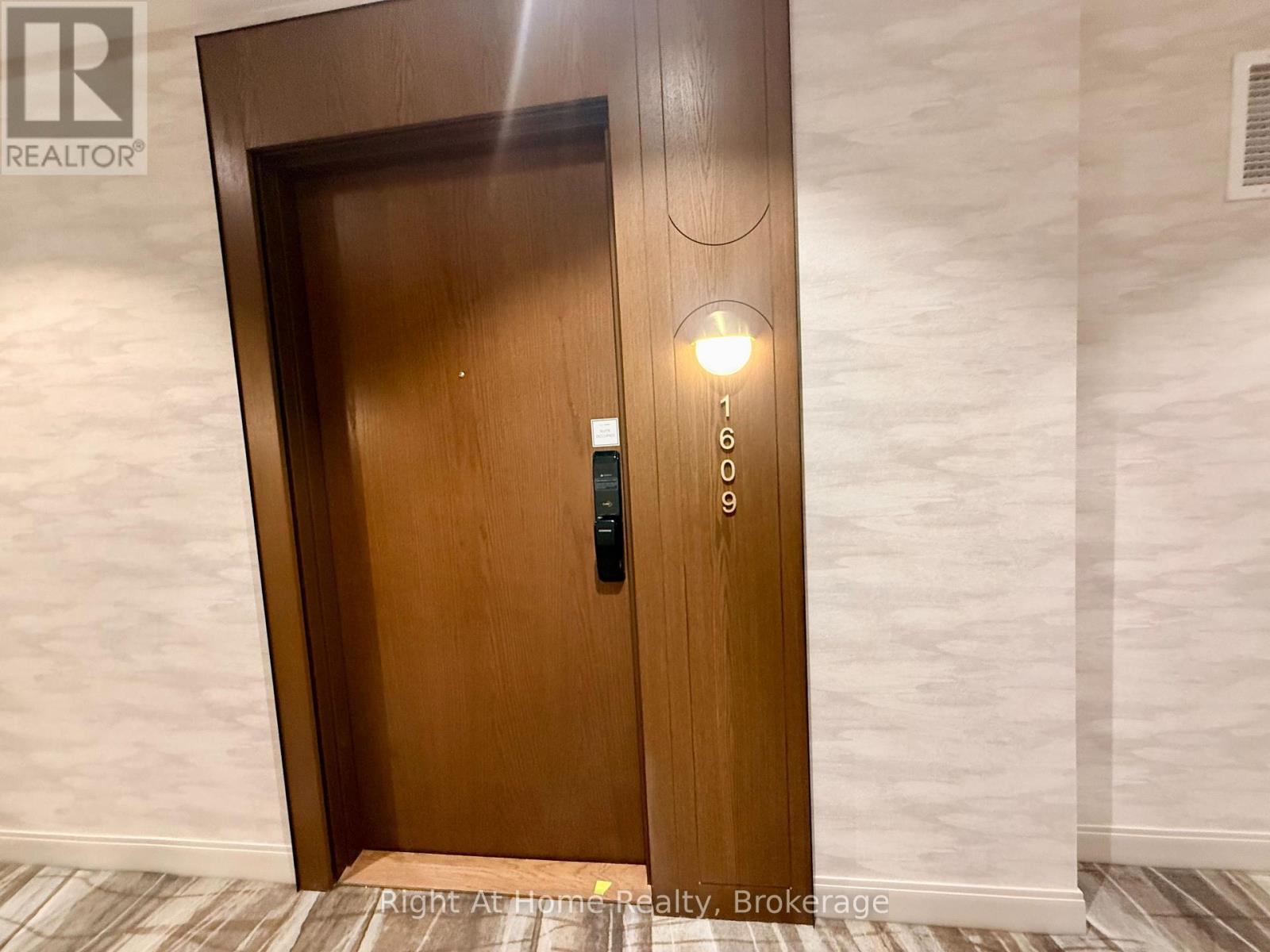 1609 - 3240 William Coltson Avenue, Oakville, Ontario  L6H 8C8 - Photo 3 - W12535518