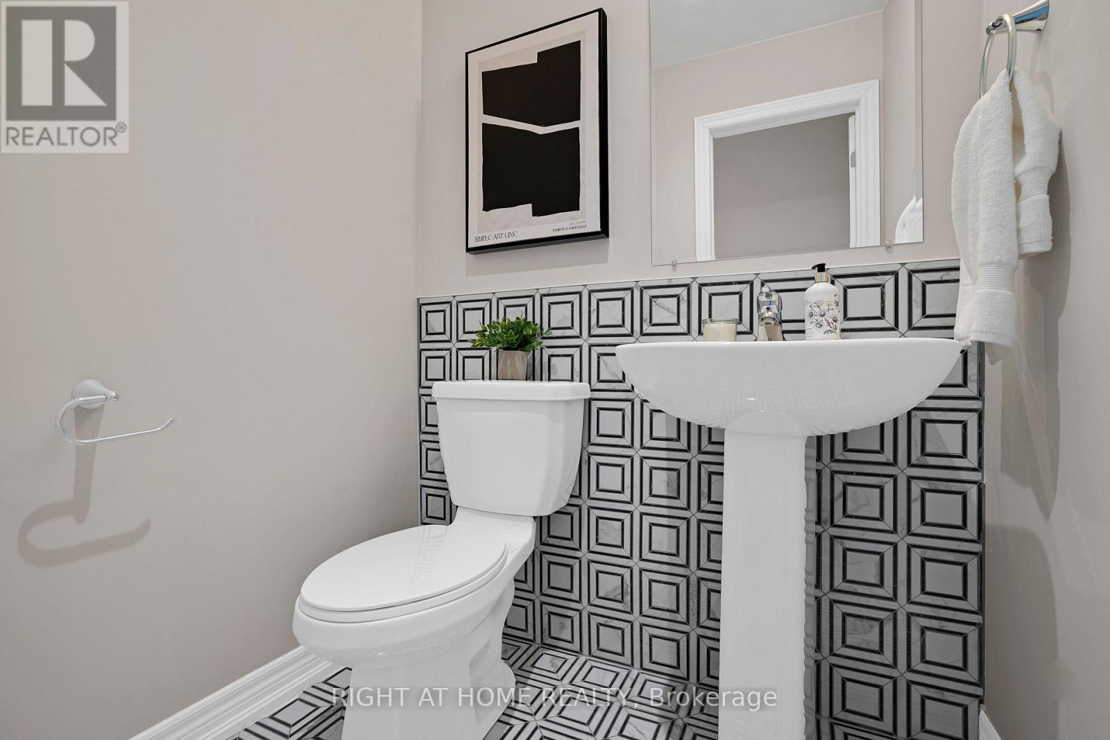 86 Cupples Farm Lane, East Gwillimbury, Ontario  L0G 1S0 - Photo 20 - N12535520