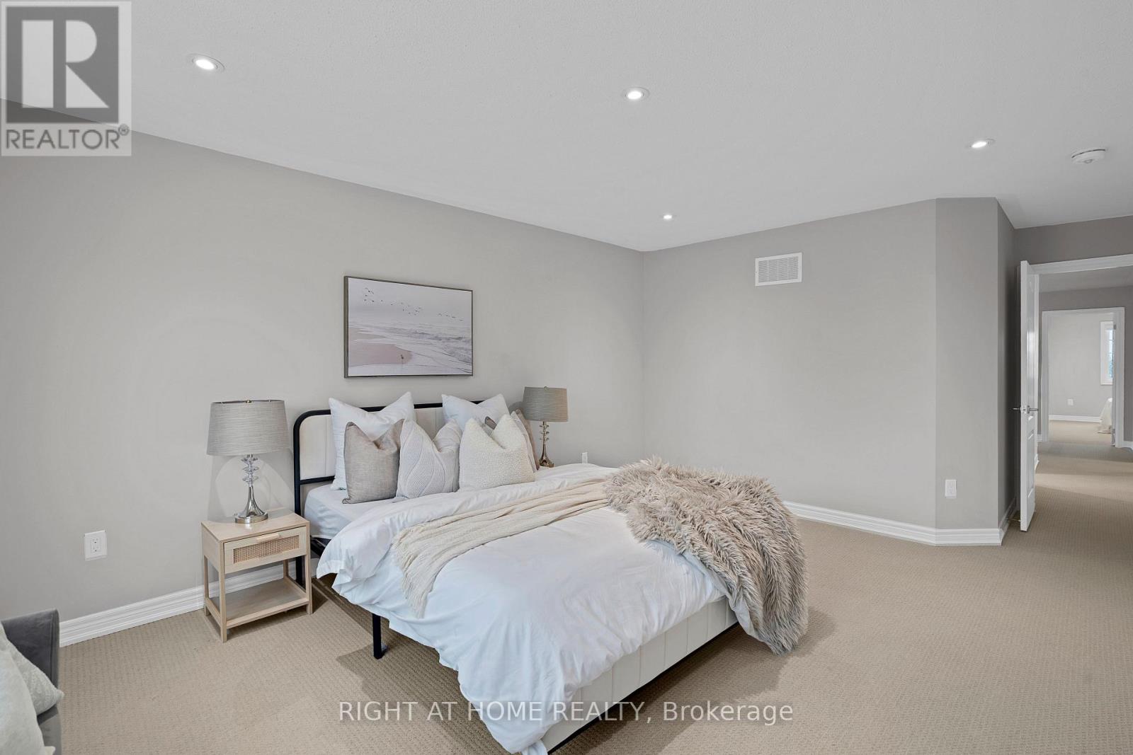 86 Cupples Farm Lane, East Gwillimbury, Ontario  L0G 1S0 - Photo 24 - N12535520