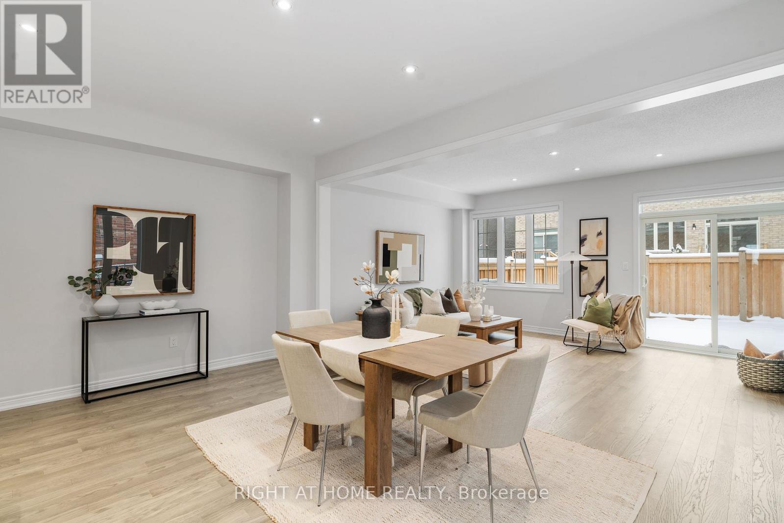 86 Cupples Farm Lane, East Gwillimbury, Ontario  L0G 1S0 - Photo 4 - N12535520