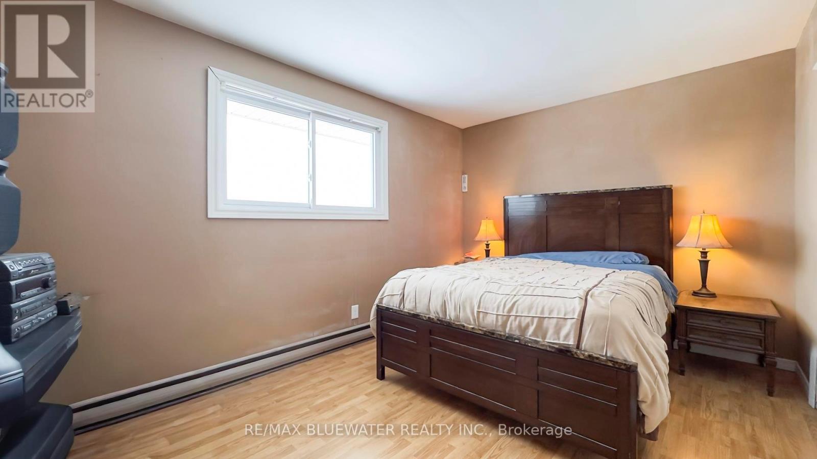 40204 Huron Street E, South Huron, Ontario N0M 1S5 - Photo 13 - X12535572