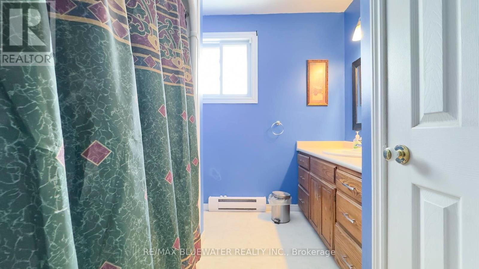 40204 Huron Street E, South Huron, Ontario N0M 1S5 - Photo 16 - X12535572