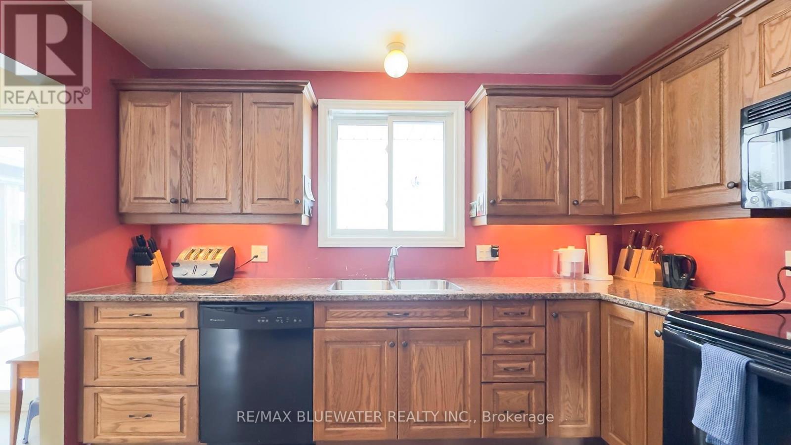 40204 Huron Street E, South Huron, Ontario N0M 1S5 - Photo 3 - X12535572