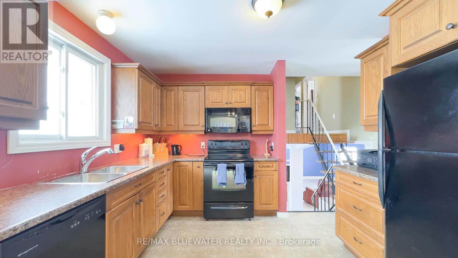 40204 Huron Street E, South Huron, Ontario N0M 1S5 - Photo 4 - X12535572