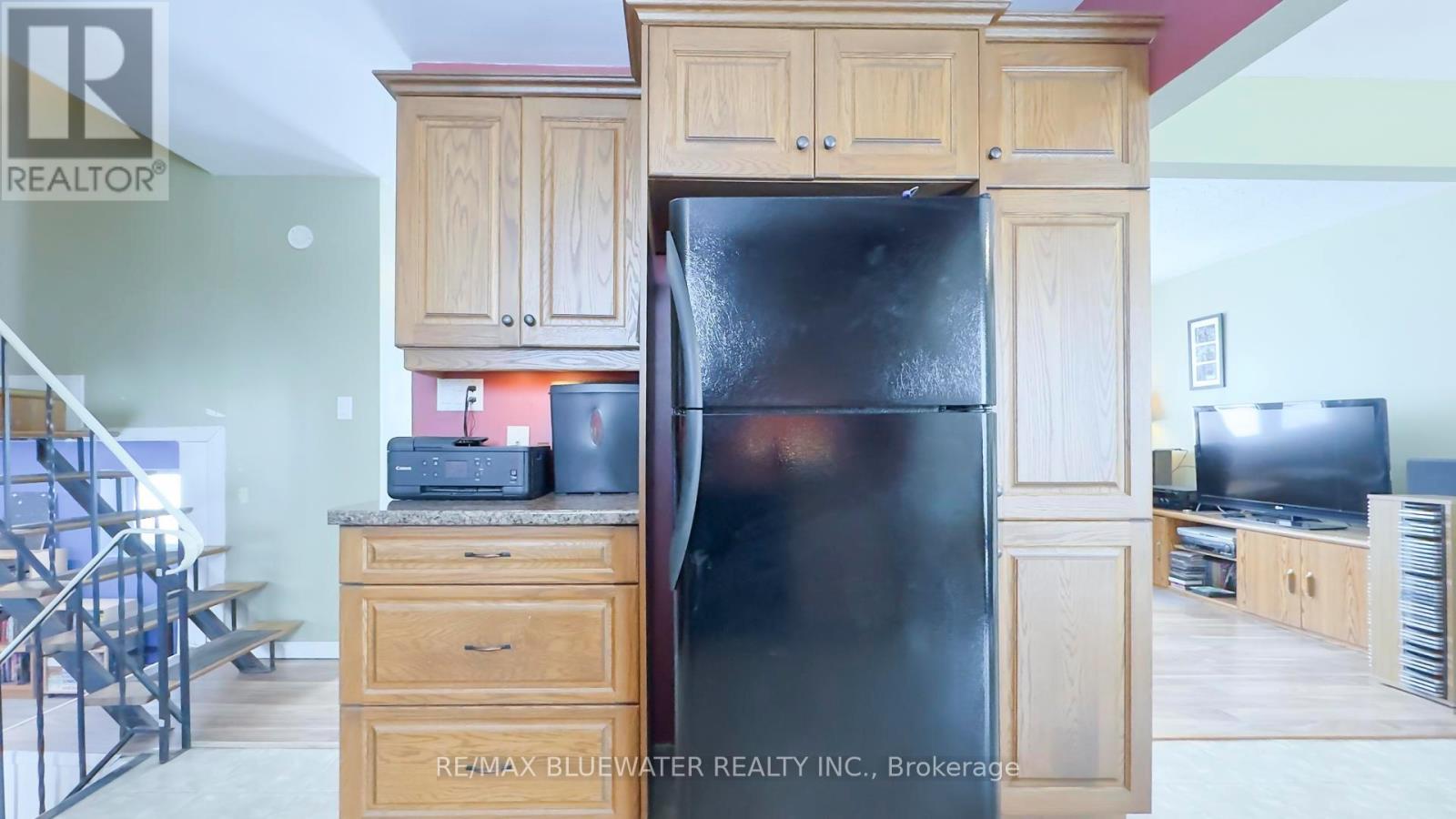 40204 Huron Street E, South Huron, Ontario N0M 1S5 - Photo 5 - X12535572