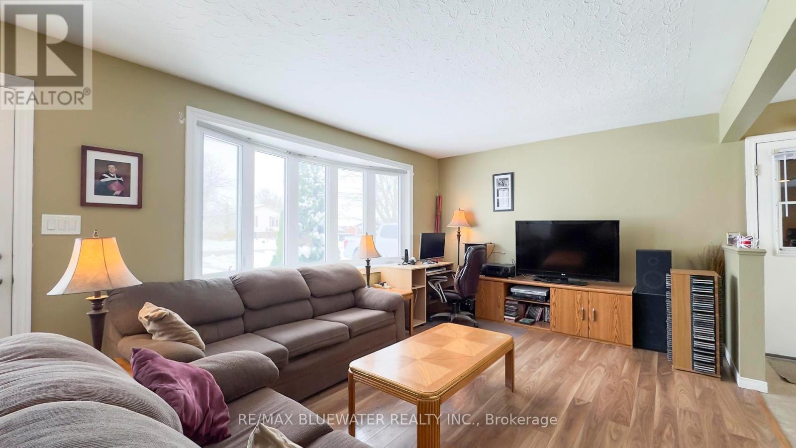 40204 Huron Street E, South Huron, Ontario N0M 1S5 - Photo 7 - X12535572