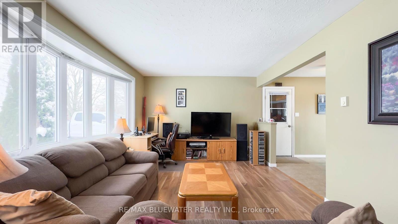 40204 Huron Street E, South Huron, Ontario N0M 1S5 - Photo 8 - X12535572